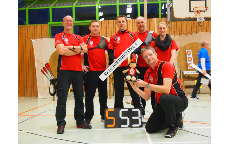 L'équipe championne de Scherenbostel et sa mascotte